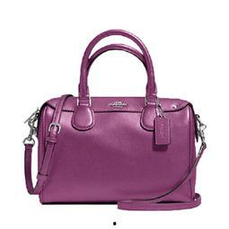 coach包包最新爆料,时尚新宠，潮流风向标