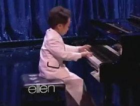 香港明星弹钢琴视频合集,香港明星钢琴演奏精选集